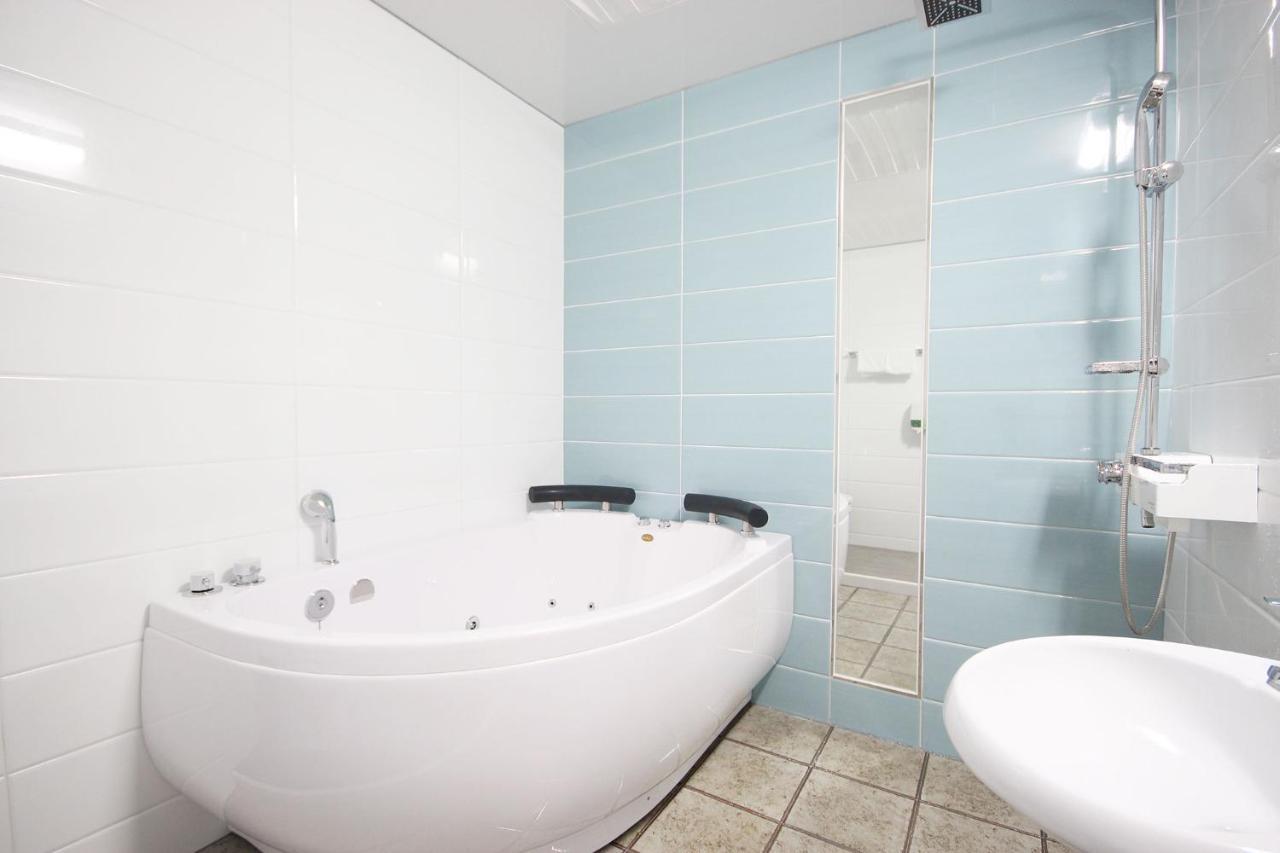 Dome Hotel Gwangju Metropolitan City Екстер'єр фото